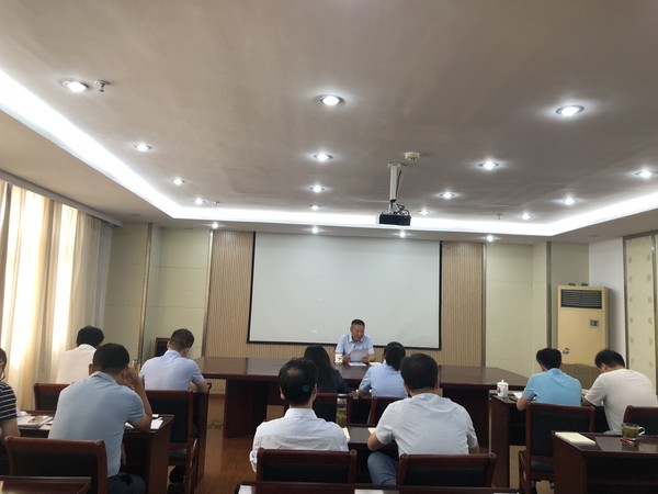 书记上党课3.jpg